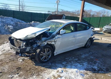 2017 Hyundai Elantra Value Edition z USA, uszkodzony, nr VIN 5NPD84LF9HH199016